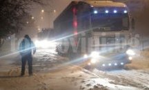 Камион аварира на пътя Кръстина – Българово, движението е затруднено