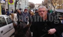 Варненец плаши със самозапалване, задържаха го
