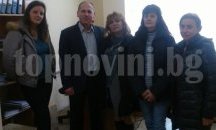 Шуменското СУ „Йоан Екзарх Български” помогна на училището в село Хитрино