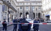Стрелецът пред Лувъра може да е египтянин, смятат френските власти