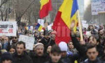 Румънските власти заседават спешно, протестиращите искат оставка