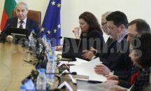 Премиерът отстрани 14 областни управители