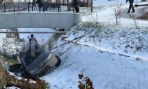 Кола падна в река Добричка в градския парк