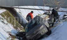 Две деца са пътували в колата, която падна в река Добричка в градския парк