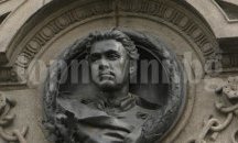 Детски почетен караул пред паметника на Апостола на свободата