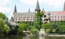 Водят победителите в литературен конкурс за Шимон Перес в замъка в Равадиново
