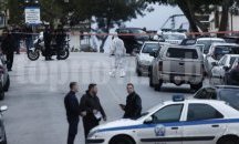 Задържаха седем българи за телефонни измами в Гърция