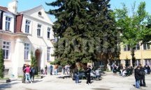 Вечерната гимназия в Бургас започва прием на ученици