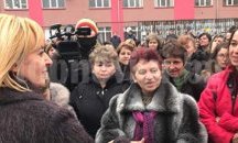 Омбудсманът Манолова уреди разсрочени заплати на шивачки от Дупница