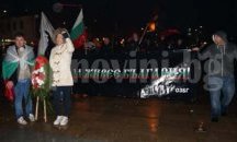 Десетки родолюбци шестваха с факли под дъжда в Бургас