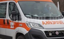 Мъж изпадна от кола в движение на път край Вършец