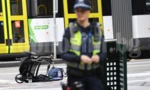 Малък самолет се вряза в търговски център в Мелбърн