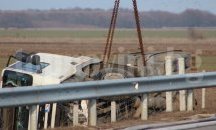 Повече от 15 часа вадят цистерената от АМ "Тракия"