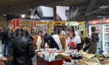 Хранят безплатно гладните посетители на панаира