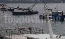 Рибари блокират улици и пристанище