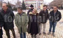 В Елин Пелин събират подписка в защита на сирийското семейство