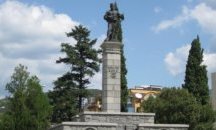 Самодейни състави от региона и страната участват в събора "Маскарадни игри" в Сливенско