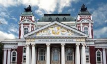 Известни актьори от близкото ни минало излизат на обща сцена
