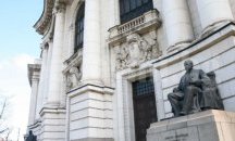32-ма кандидат-студенти се явиха на изпит по физика в СУ