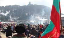 Над 100 000 души чакат на връх Шипка
