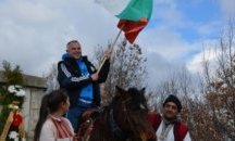 Кметът на Симитли и родолюбци развяха най-голямото знаме в Пиринско