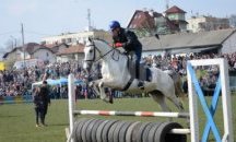 1/3 от конната база на Славия стана паркинг за автобусите на "Земляне"