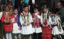 На конски Великден край Разлог зимата си тръгва