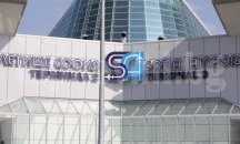 Забавляват пътниците на Летище София за Великден