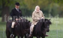 90-годишната кралица Елизабет поязди кон