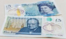 Банкнота пластика от 5 паунда продадена на търг за 60 000
