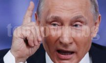 Путин се шегува с небрежния си почерк