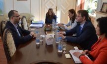 Министърът на икономиката е на обиколка в родния Бургас