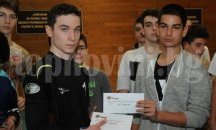 Волейболисти дариха наградите си за болни деца в Добрич