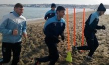 Футболистите на „Созопол“ тренират на плажа