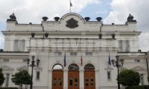 Парламентът подготвя пултовете за гласуване за новите избраници