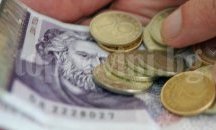 Глобяват бетоновоз, полял с бетон пътя