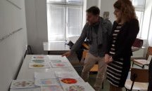 Ученици рисуват яйцата за великденската украса на Сливен