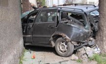 17-годишен младеж отнесе ограда и порти на къща в Николово