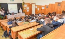 Съдия Николинка Чокоева се срещна с ученици от Математическата гимназия в Русе