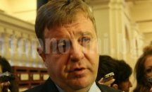 Каракачанов: С Валери Симеонов и Нено Димов поискахме оперативен МС относно позицията на България за санкциите към Унгария