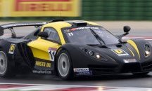 Българският болид Sin R1 GT4 с млади румънски пилоти за Северната купа