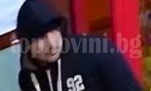 Полицията издирва крадец от търговски обект в Шумен (ВИДЕО)