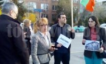 Жители на „Красна поляна“ блокират кръстовище заради Виетнамските общежития