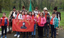 Доброволци засадиха фиданки в защитения парк "Кайлъка" край Плевен