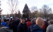 Граждани излизат на протест под прозорците на КЕВР
