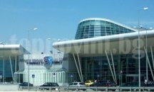 Опашка от чакащи да бъдат проверени на летище „София“