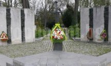 С поднасяне на венци ромите в Шумен почетоха 8 април