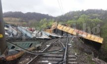 Товарен влак катастрофира край западния румънски град Петрошани