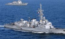 Връщат екипажа на потъналия руски кораб със самолет