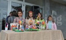 Деца организираха благотворителен базар